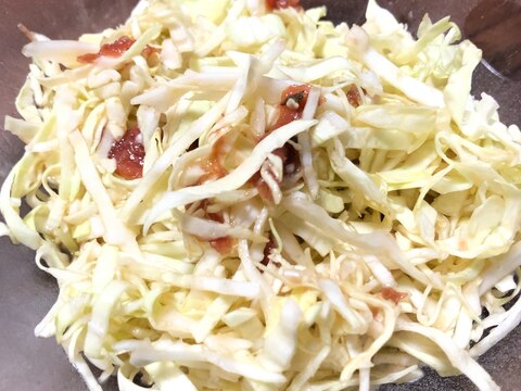 千切りキャベツの梅肉和えサラダ